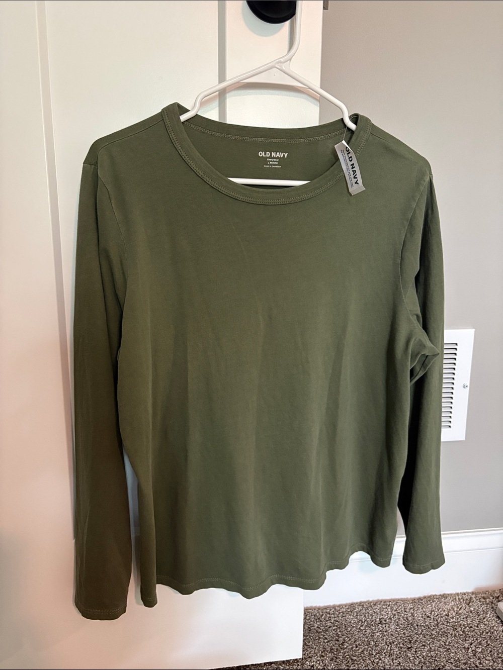 Old Navy Olive Green Long-Sleeve Everywear Tee